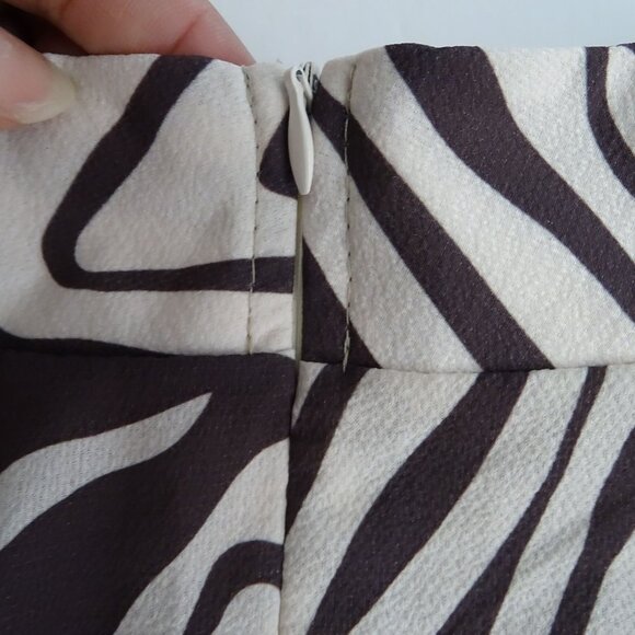 Boohoo High Neck Tonal Zebra Print Maxi Dress Women Size 12 Brown 3/4 Sleeve NEW - Picture 6 of 12